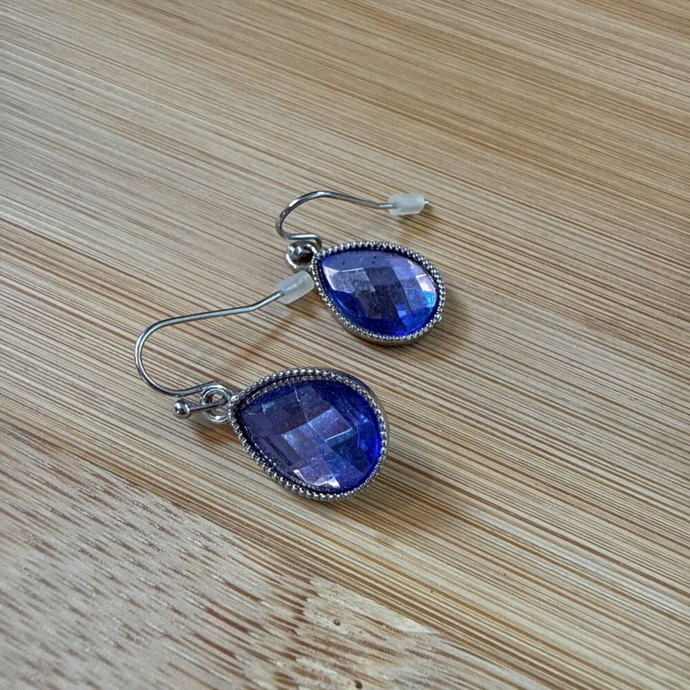 PERIWINKLE BLUE TEARDROP CRYSTAL EARRINGS DANGLE UNBRANDED